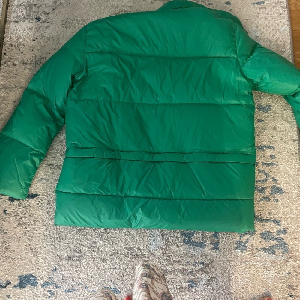 Vibrant detached Green Hooded Puffer Jacket - Picture 6 of 7